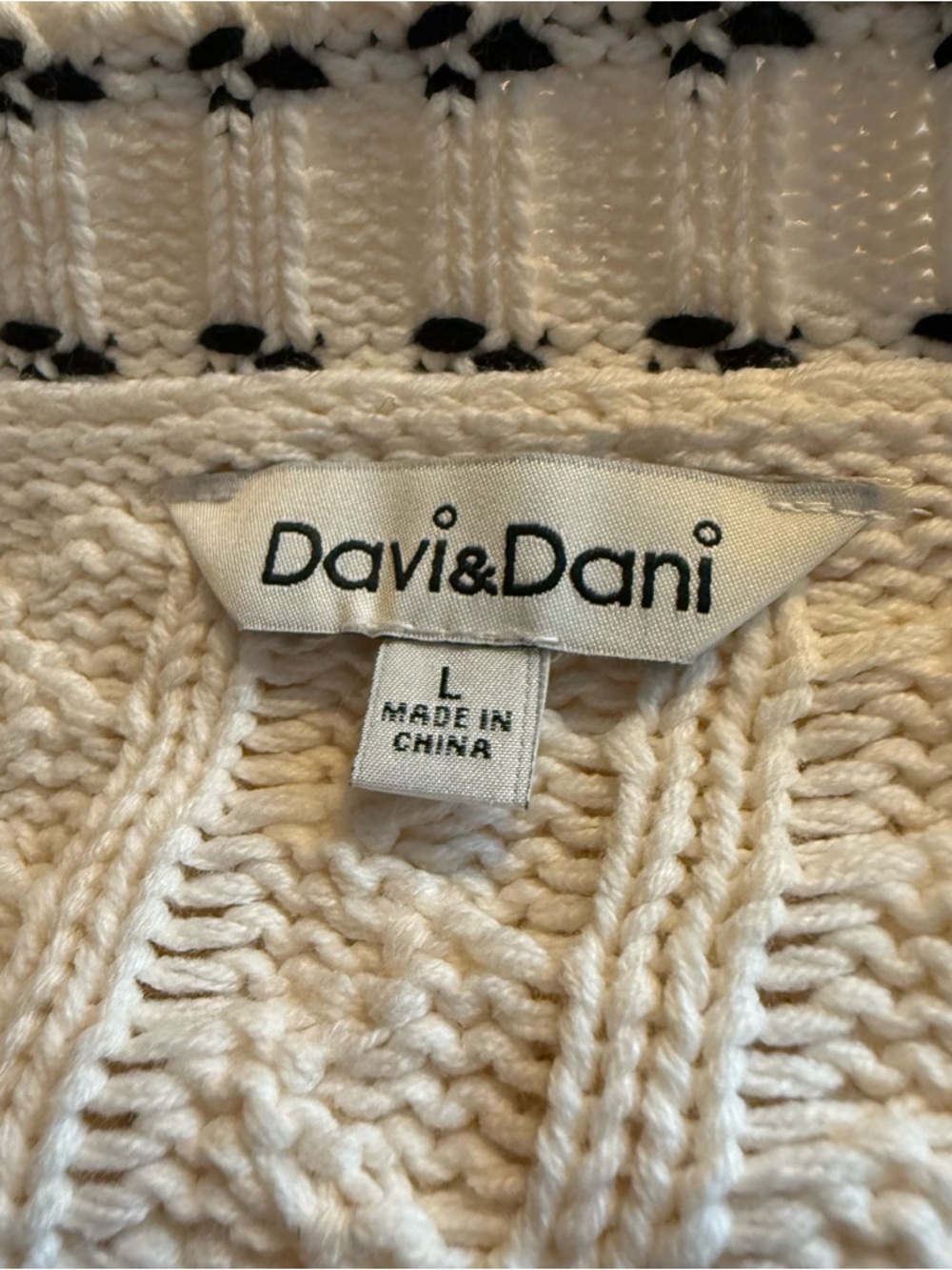 Davi & Dani Cream Cable Knit V-Neck Sweater Vest Size Large - Picture 8 of 11